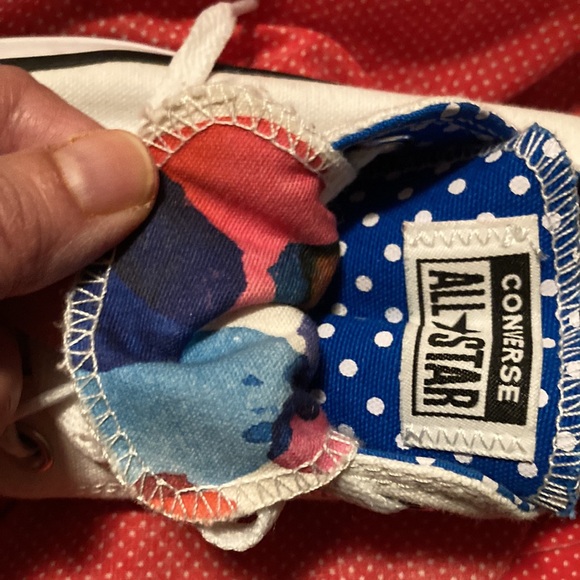 CONVERSE WOMENS WHITE SNEAKERS. WIRN ONCE. SIZE 7.  DOUBLE DESIGN BY THE TIE. - Picture 3 of 7